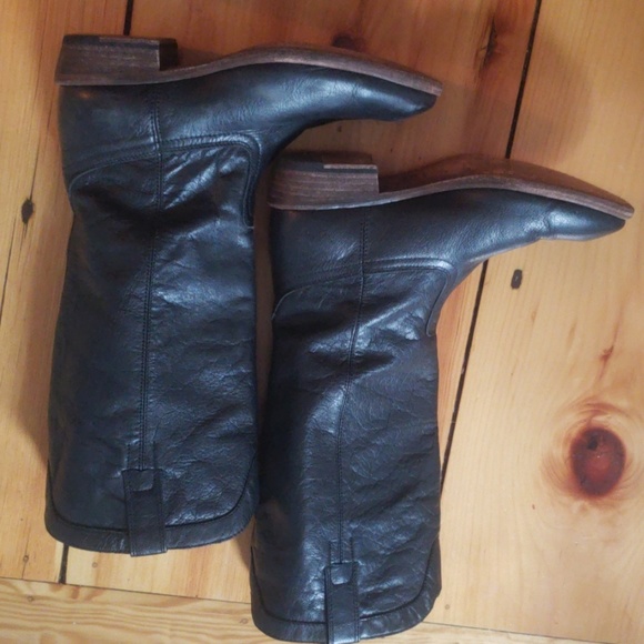 Boots - Picture 4 of 8